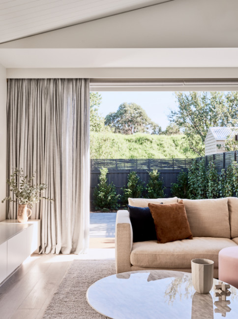 金色的;金黄色的;金的;金制的-51