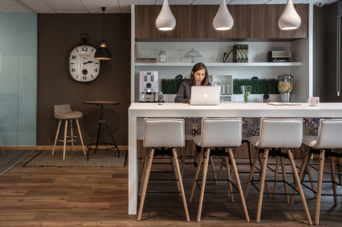 里斯本的阿维拉教育机构办公空间设计｜库客设计-2