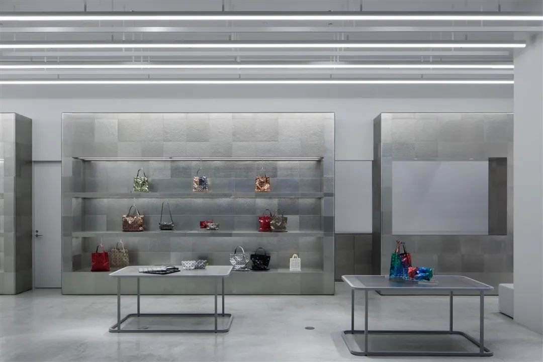 日本 BAO BAO ISSEY MIYAKE 包店设计丨Moment-7
