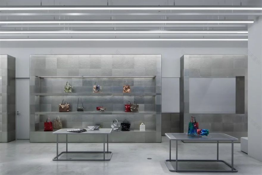 日本 BAO BAO ISSEY MIYAKE 包店设计丨Moment-7