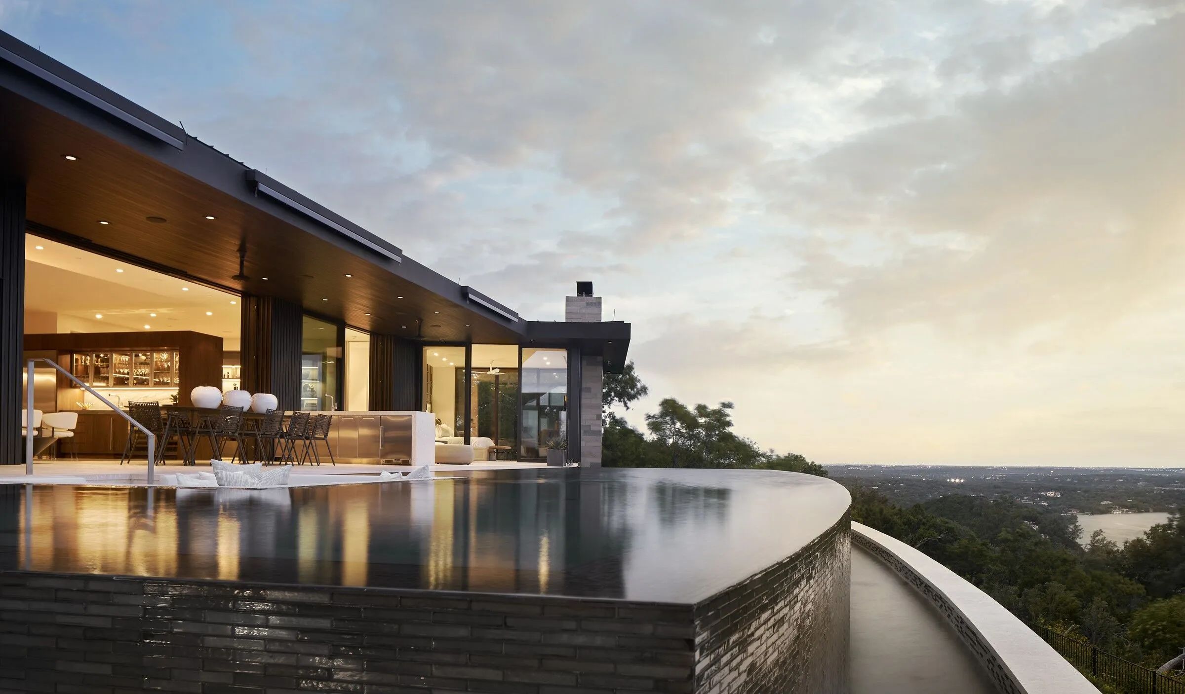 山顶公寓丨美国奥斯汀丨Pioneer 设计先锋队-0