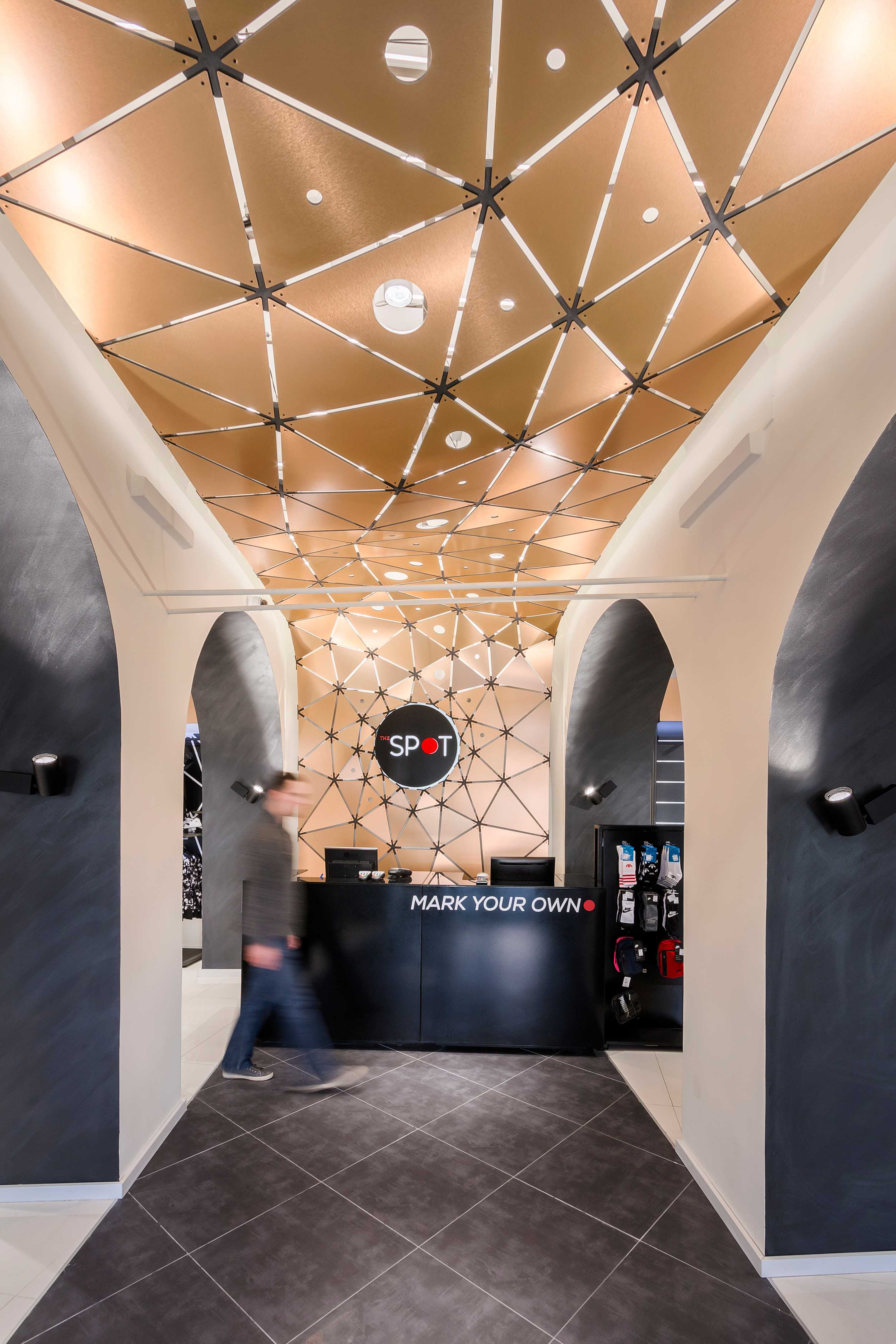 现货多品牌服装店-25