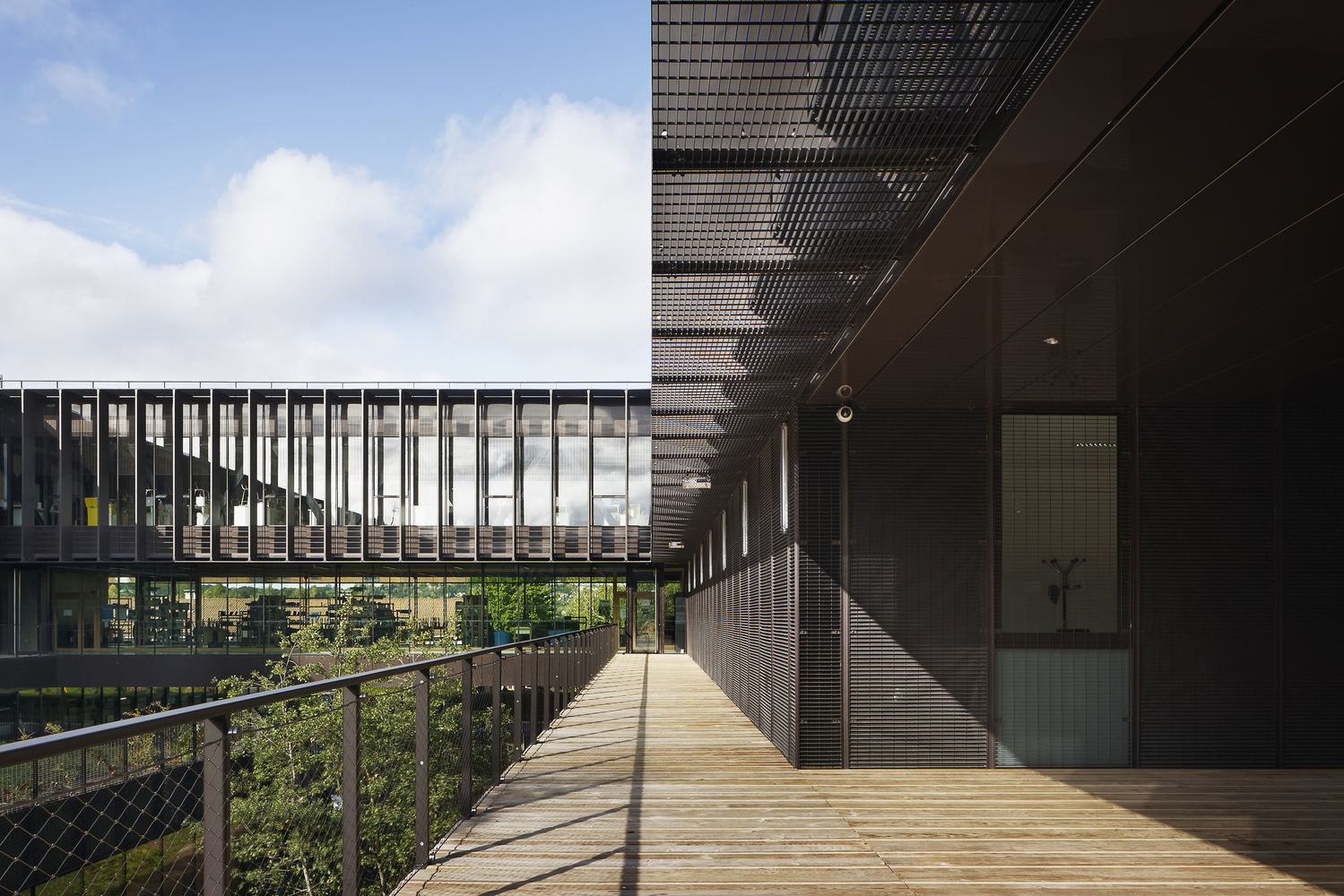 莱昂纳多·达·芬奇技术学院 · 模块化建筑的简约之美-18