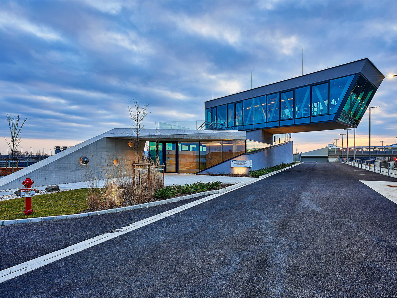 匈牙利 MosoniDanube 防洪闸门控制大楼丨TÉRHÁLÓZAT-3