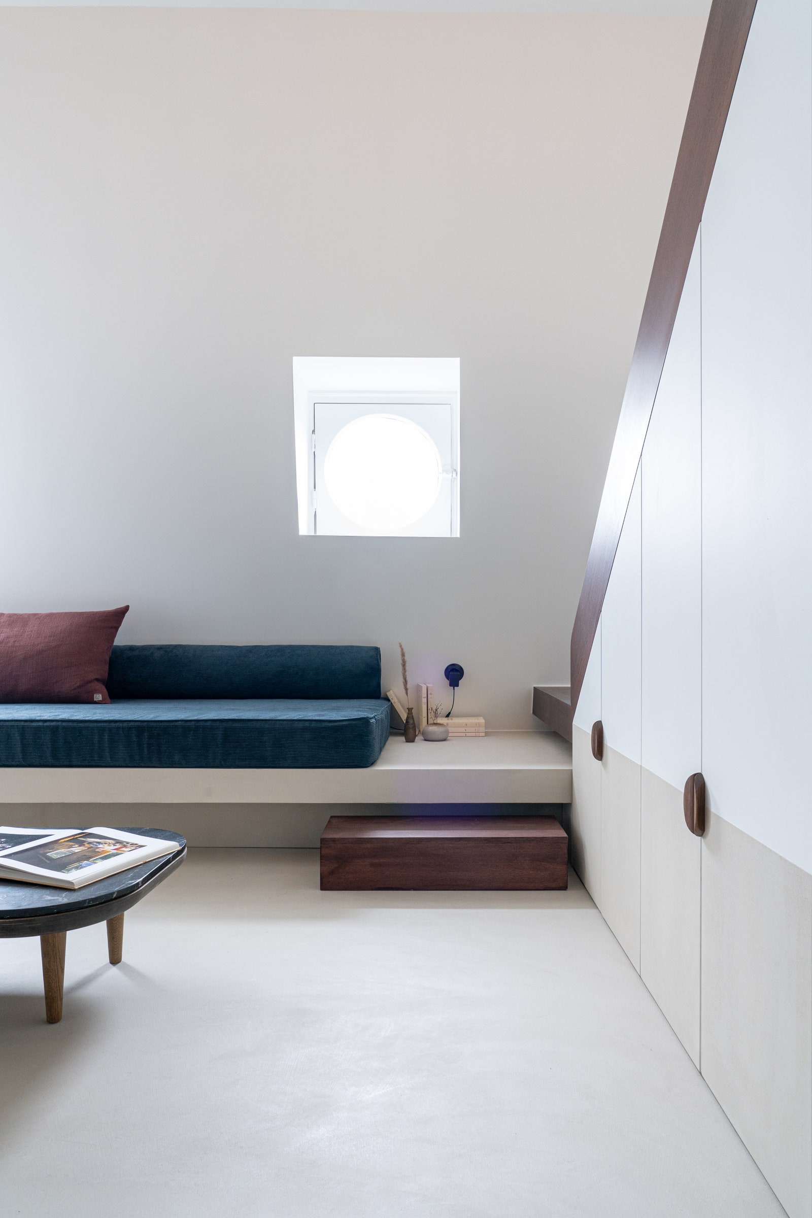 巴黎小户型公寓的垂直空间魔术-7