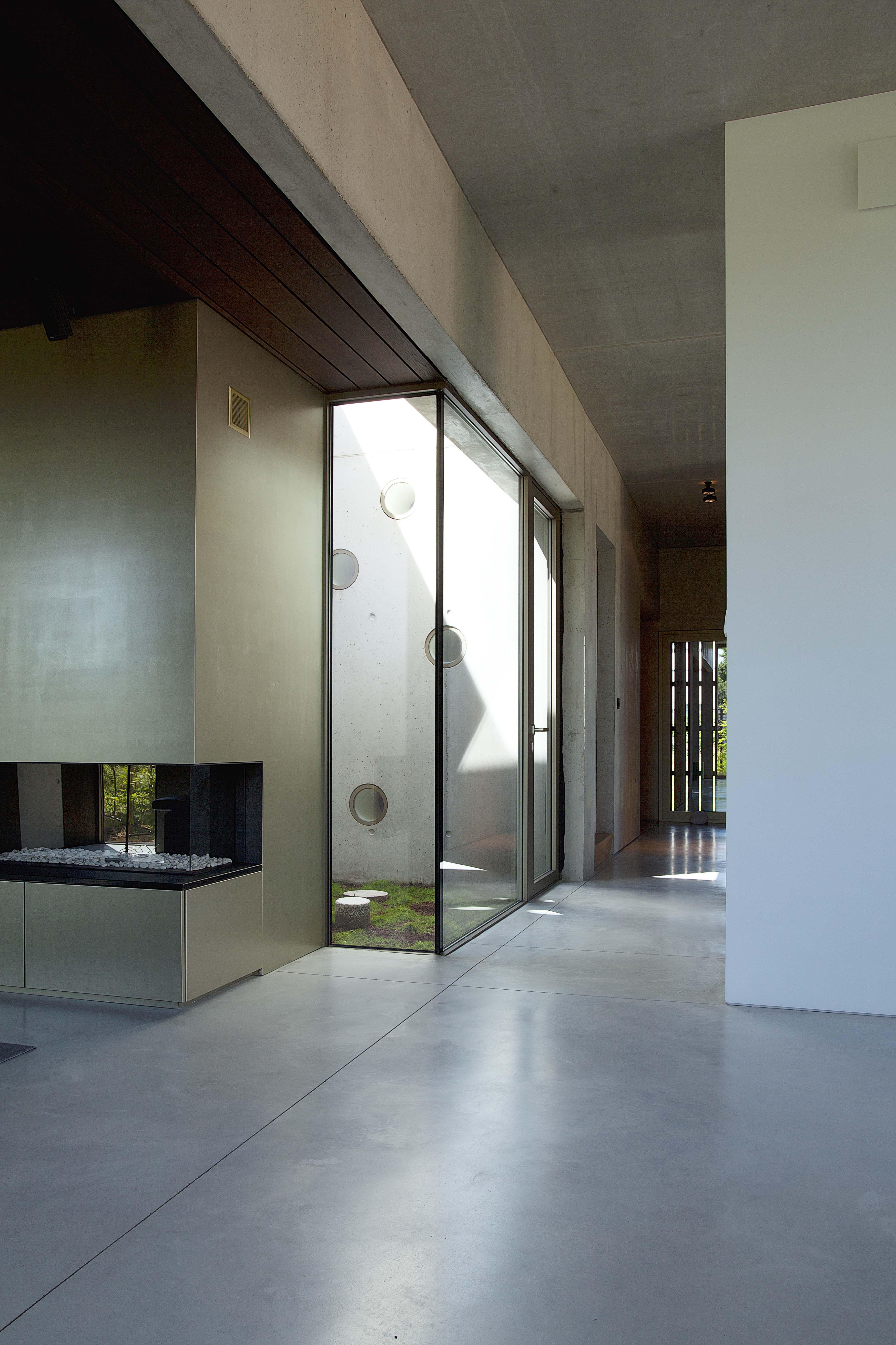 concrete house around a central courtyard-18