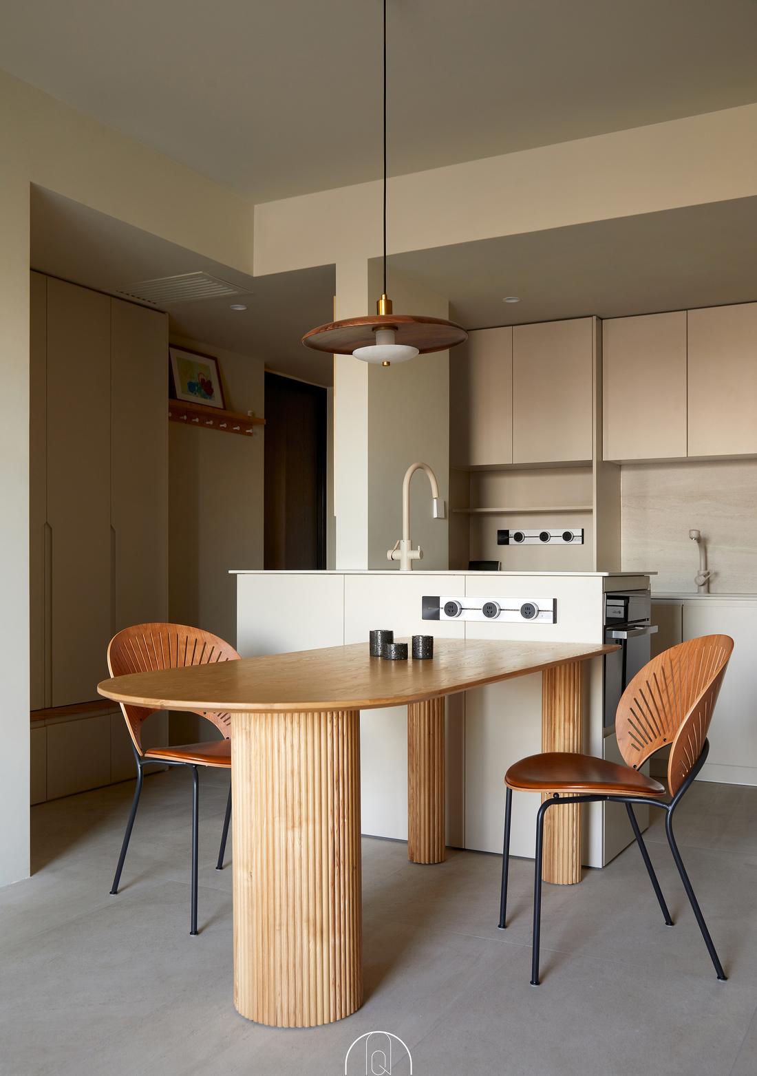 客厅变图书馆 · 个性化定制让家更具互动性-4