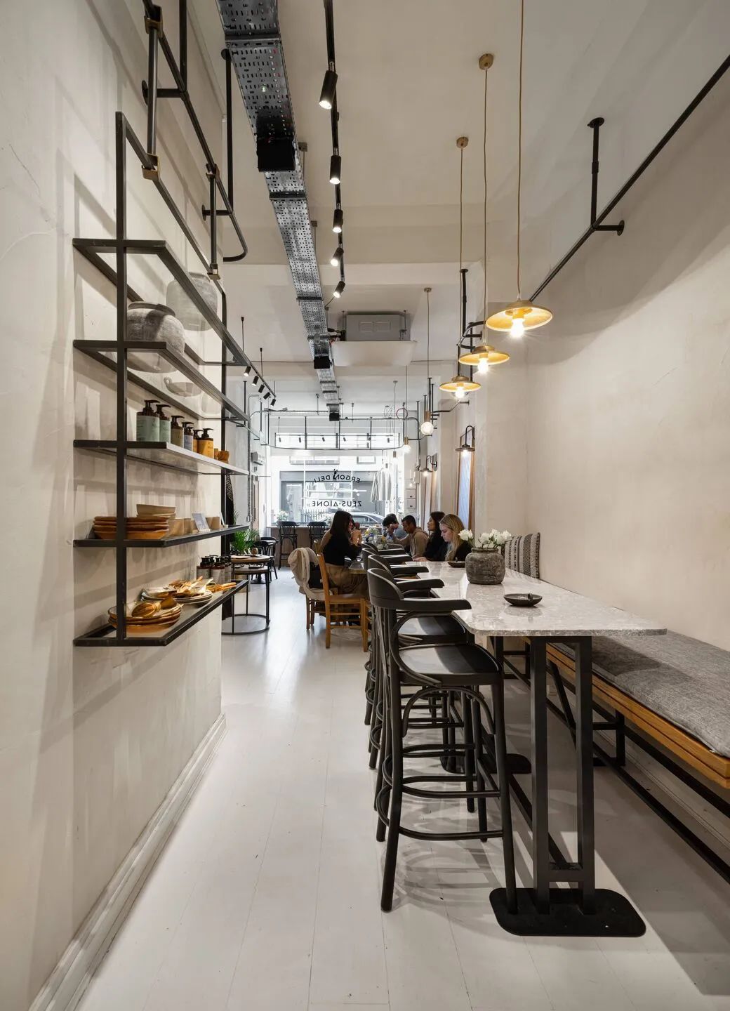 熟食店和咖啡馆的商业延伸，加入新的服装零售业态-18