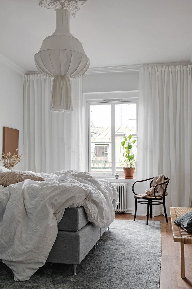 瑞典温馨公寓 | 原木与花卉壁纸的完美融合-14