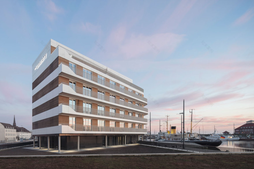 自由号;自由女神(具体需结合语境确定,若仅从字面看,自由较宽泛,在一些特定场景下,如船只可能是自由号,若与美国标志性建筑相关可能是自由女神 ,这里假定没有更多语境信息以自由号翻译) 丨United StatesColumbus-36