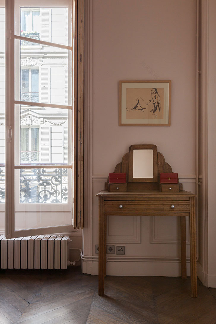 巴黎风情公寓 | 画饰与大胆色彩的完美融合-8