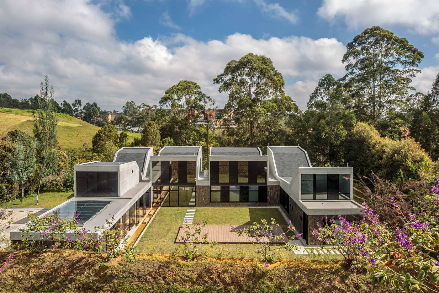 直棱直角的美好——开放可达的天井伴着散落一屋的阳光-0