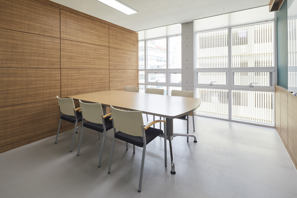 简约白调的 35 平办公空间设计-3