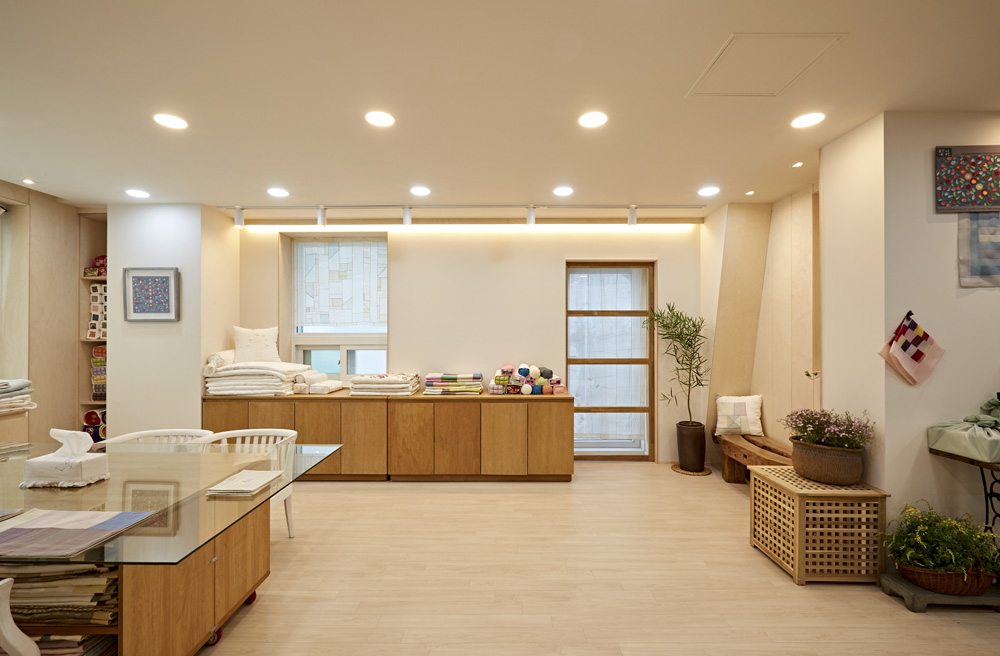 温馨宜人，专业打造——首尔“이원”羽绒被品牌店室内设计-7