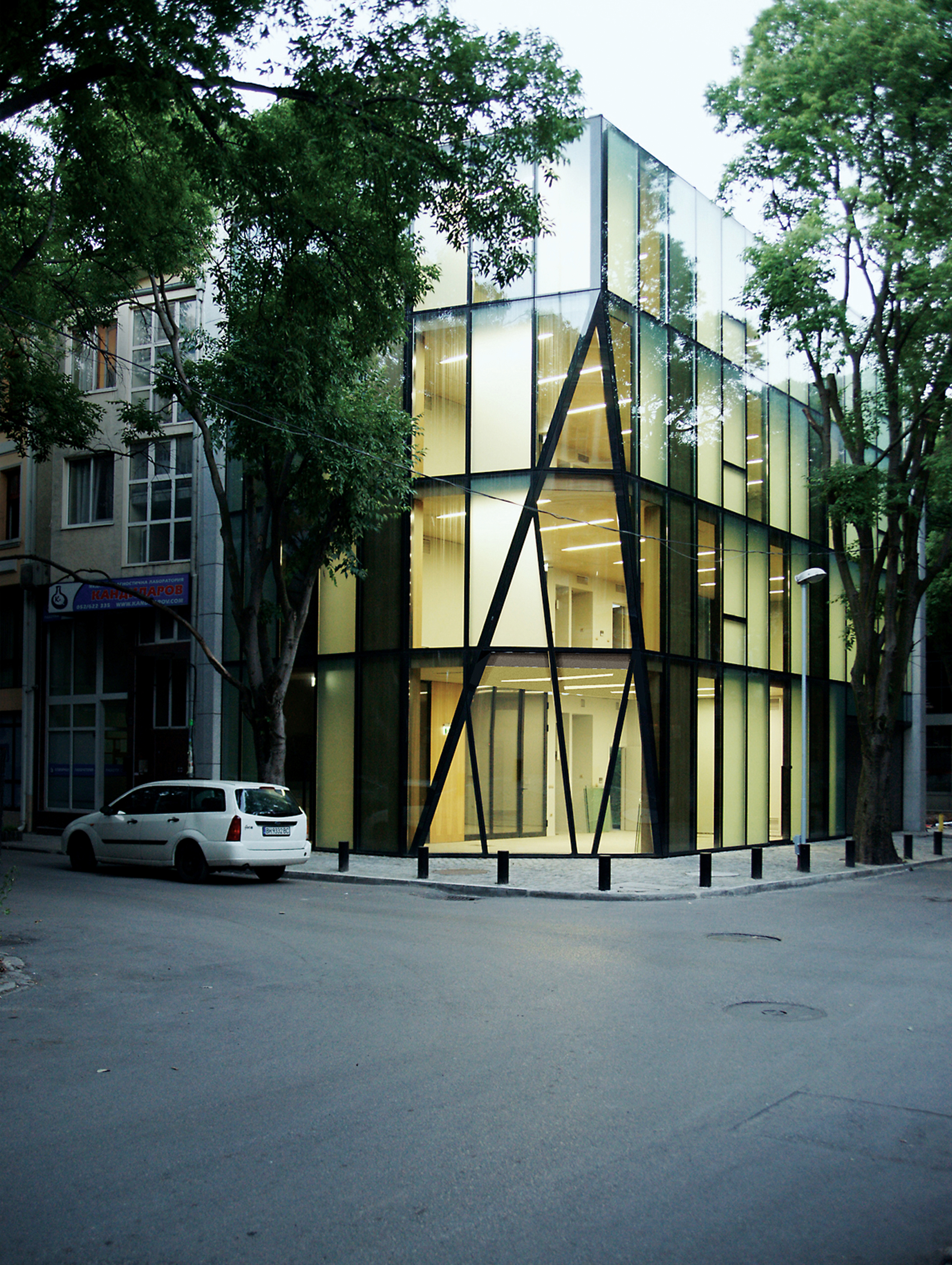 保加利亚 Varna 商业办公大楼-31