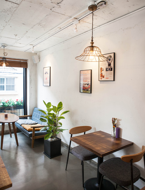 首尔弘大 10 坪小空间打造独具特色的咖啡馆-9