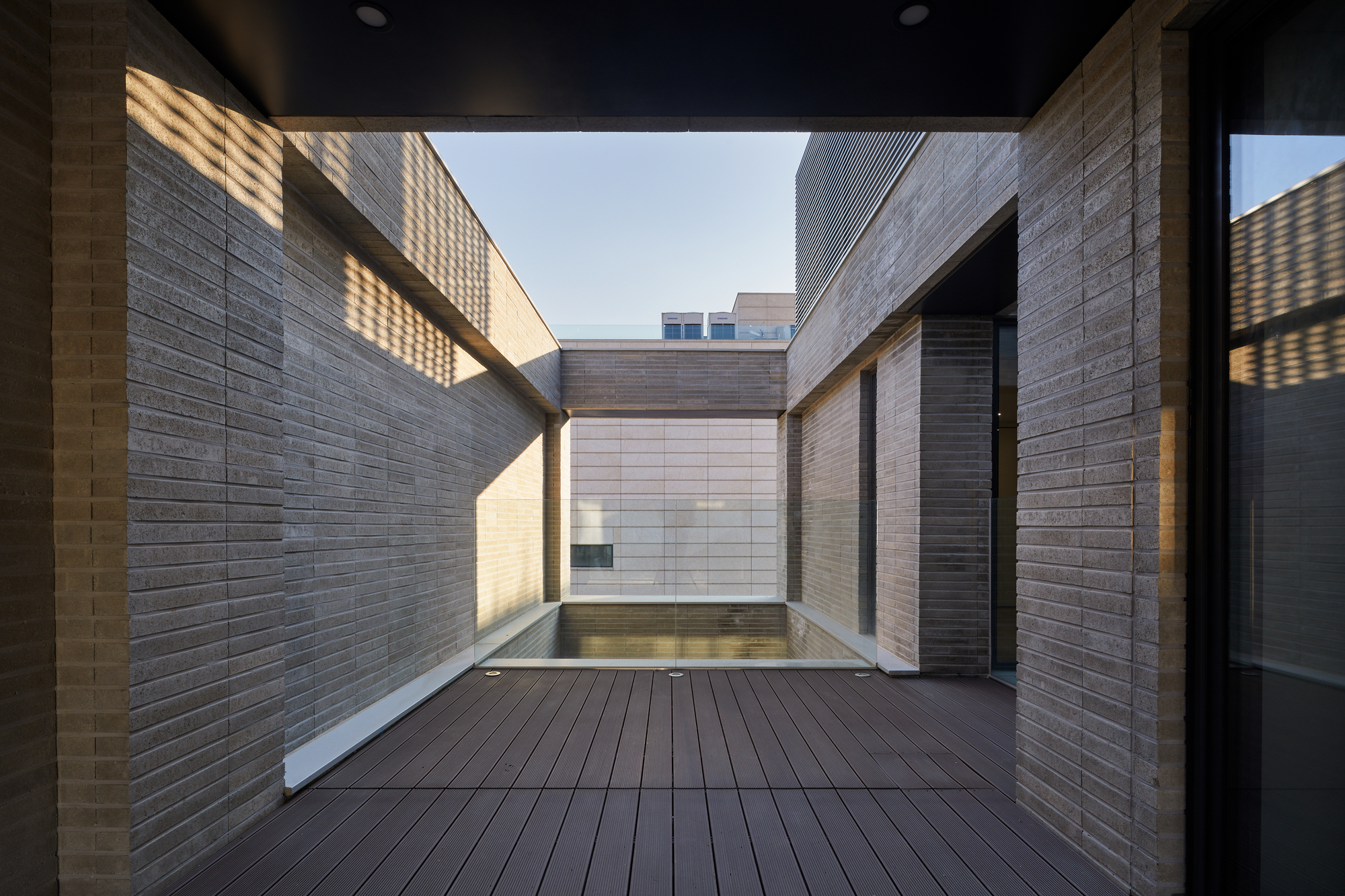 Turning Cube House / A'DUS [Architectural Designer Cluster]-40