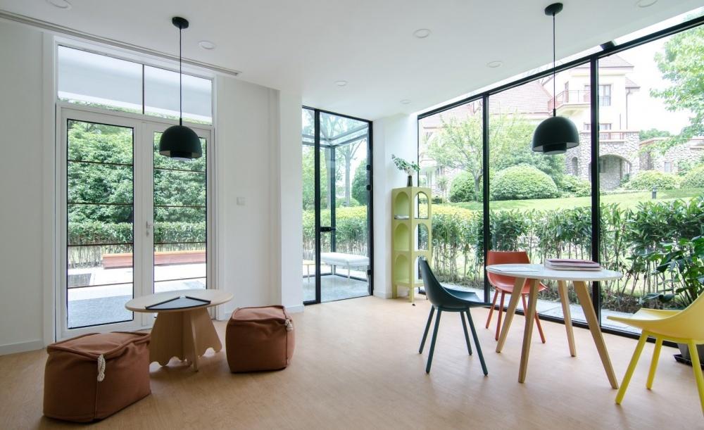 光影穿梭的现代宅院-36