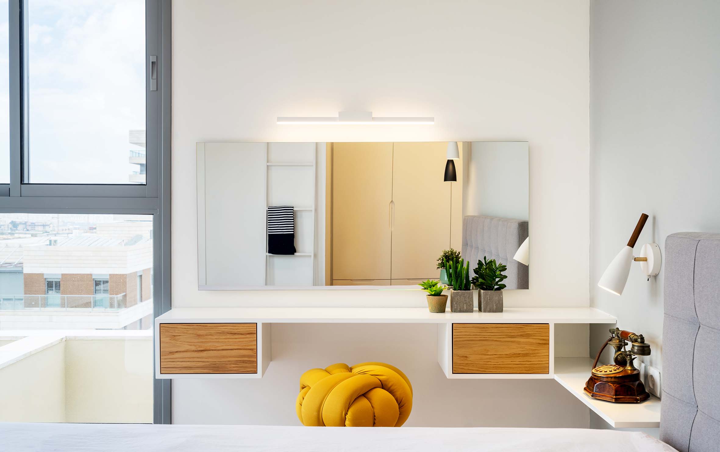 塔尔斯一家公寓 | 白砖蓝墙营造现代温馨空间-10