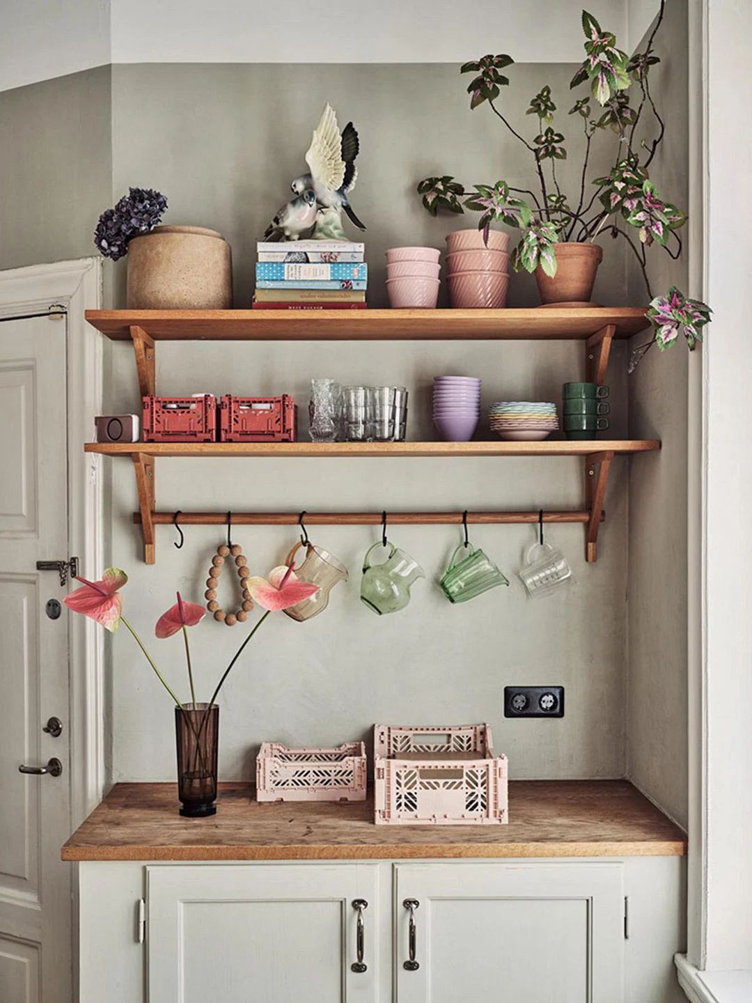 瑞典年轻家庭的复古现代主义色彩家园-11