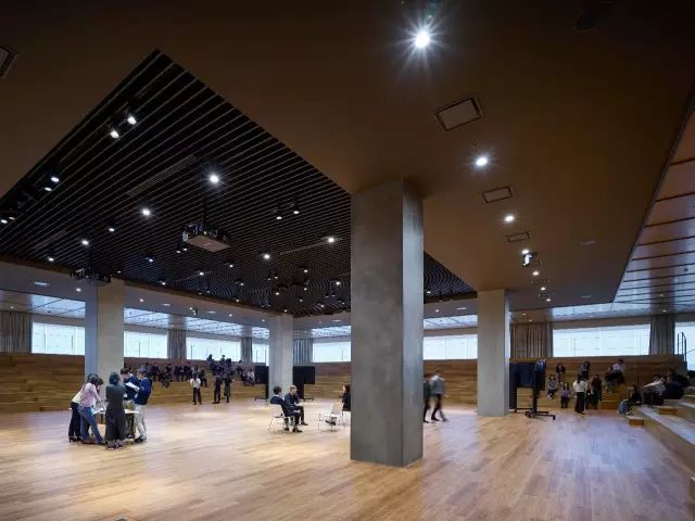 优衣库旗舰店设计探秘 | 空间、科技与人文的完美融合-222