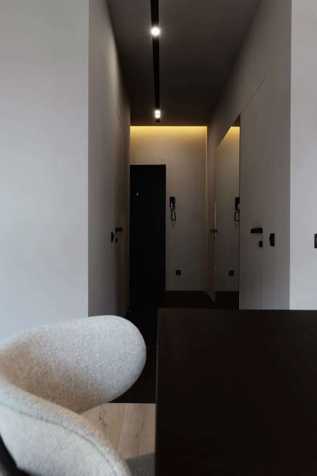 乌克兰极简主义公寓丨MARRA GROUP-40