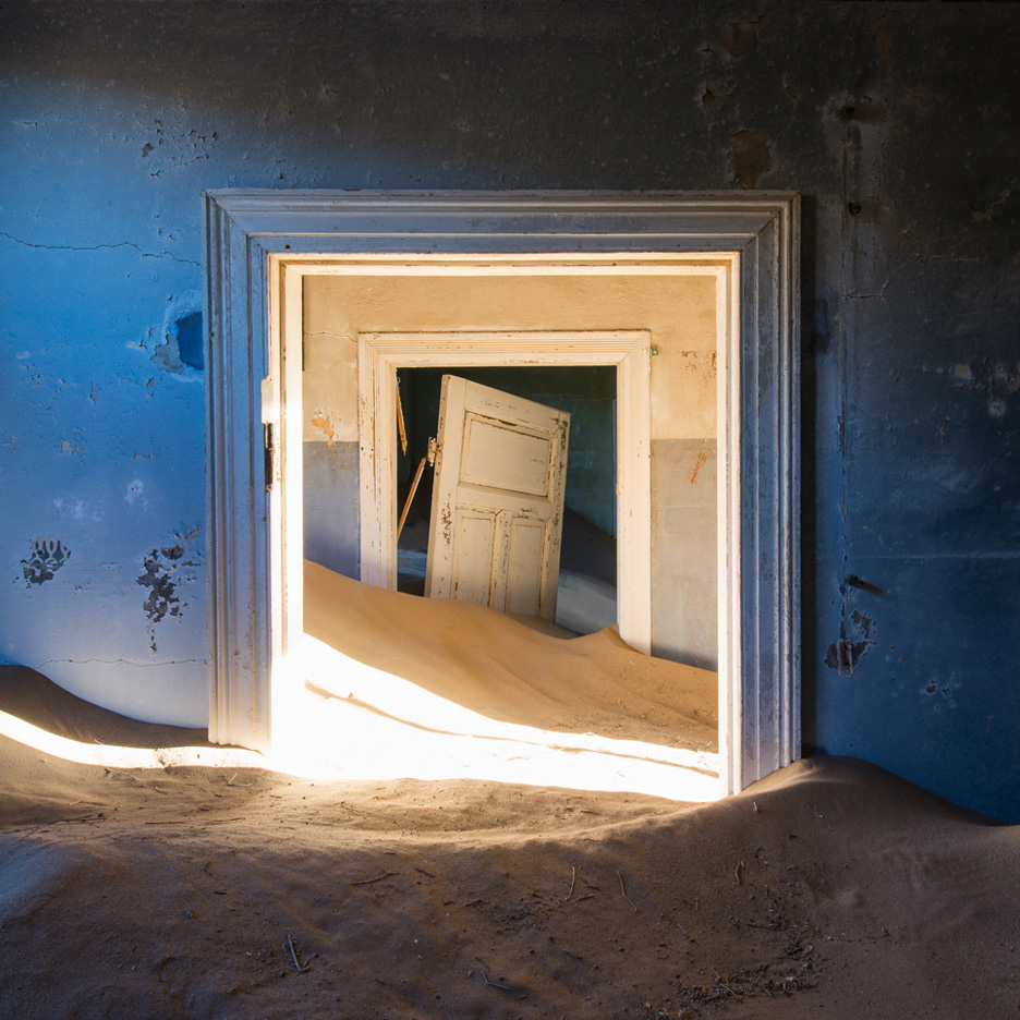 Eerily beautiful photographs of abandoned architecture for Halloween-2