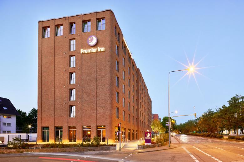 grabowski.spork architektur丨Premier Inn Wiesbaden City Centre Hotel丨德国-6