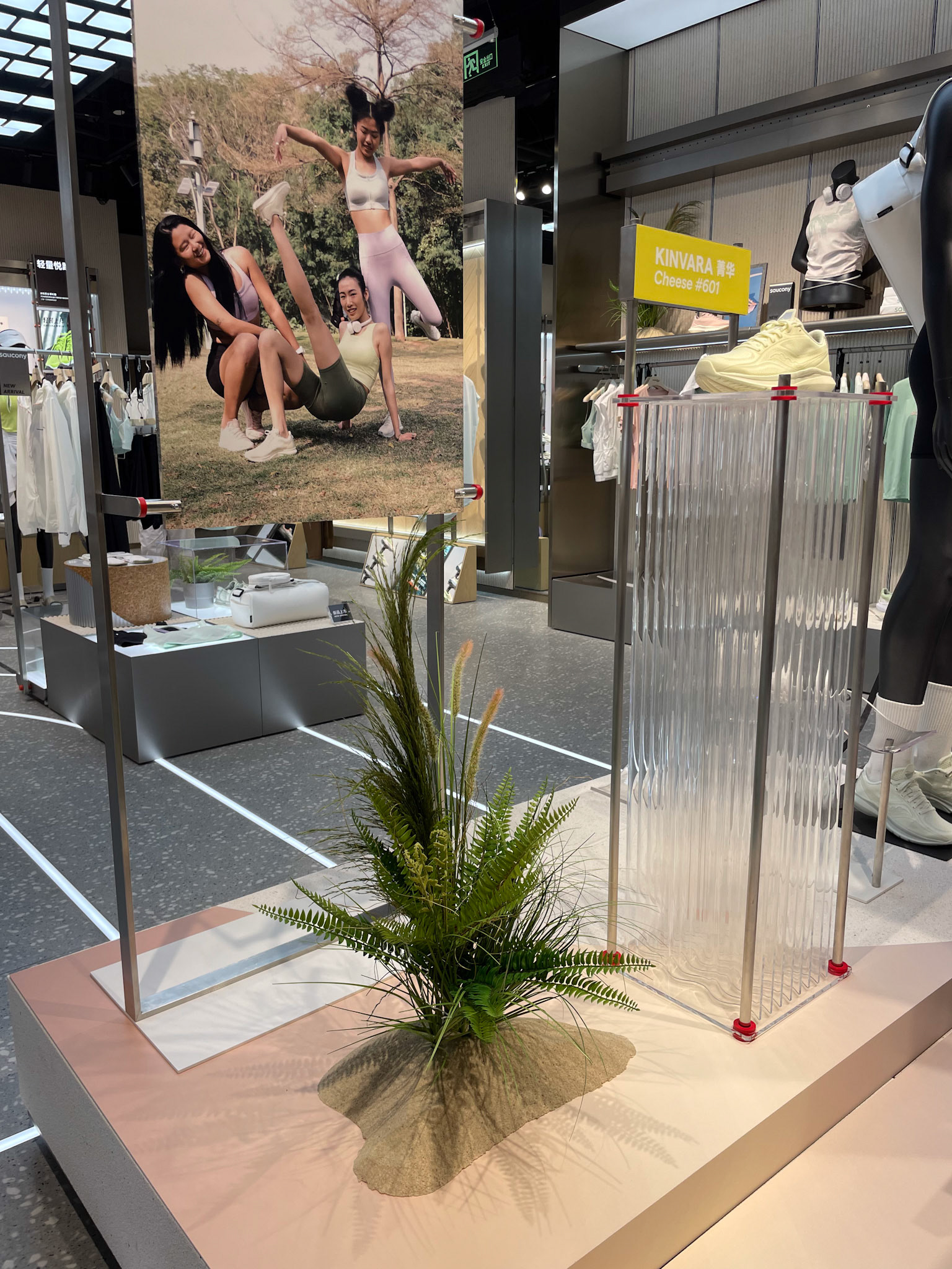 Saucony 新门店开业设计-16