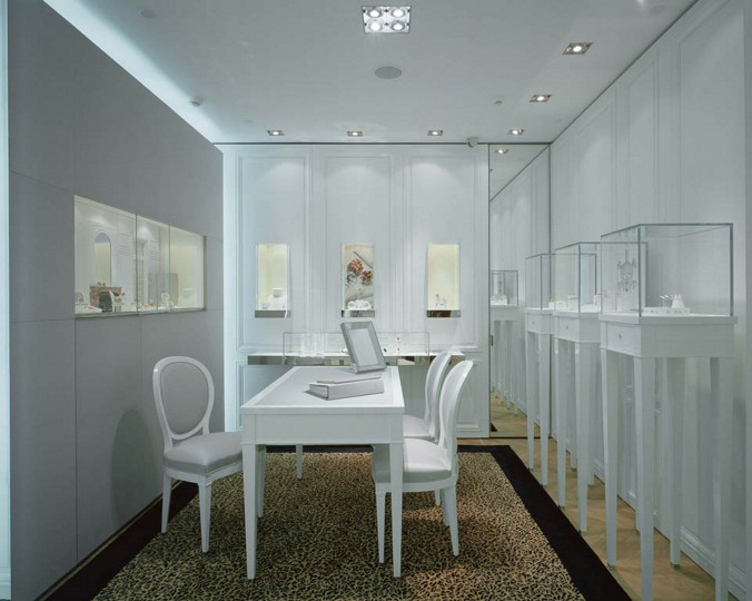 克里斯汀·迪奥，古姆百货（注：GUM一般指俄罗斯莫斯科的古姆国立百货商场，如果这里的GUM有其他特定含义，请根据具体语境判断） 丨俄罗斯莫斯科-2