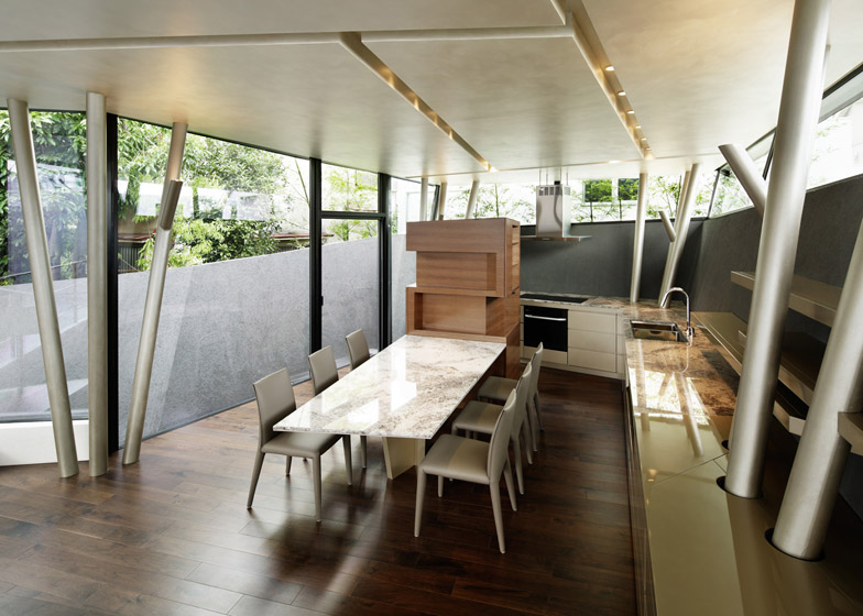 东京“黑棺材”住宅,封闭外表下的明亮空间-13