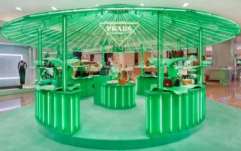 Prada 巴黎老佛爷旗舰店“超级叶子”快闪店设计-6