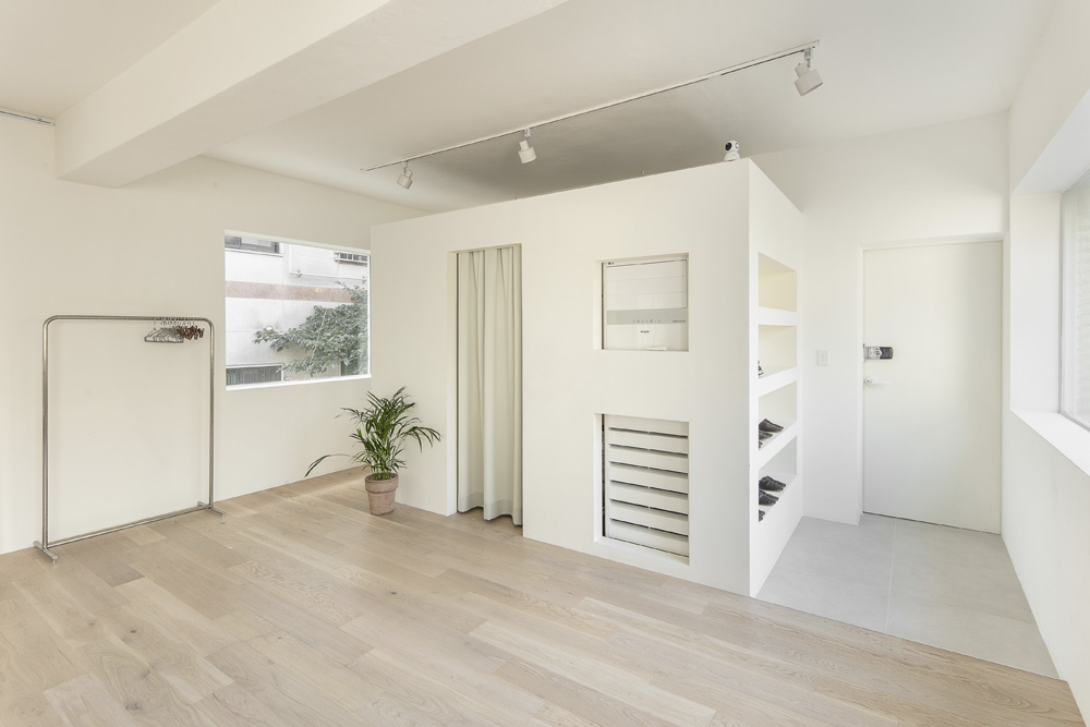 "白色与木色的高级 27 平米工作室"-20