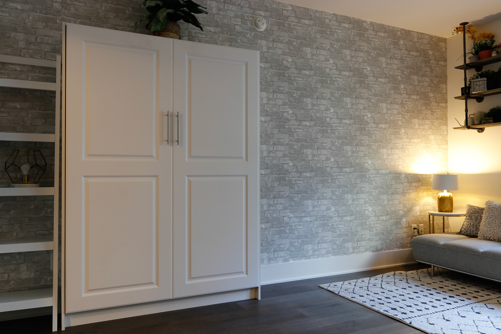 Market St, SF. 94103. AEB 5 Brackets-43