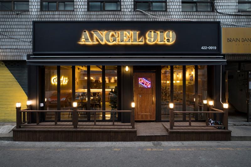 照明营造氛围的空灵咖啡厅设计-11