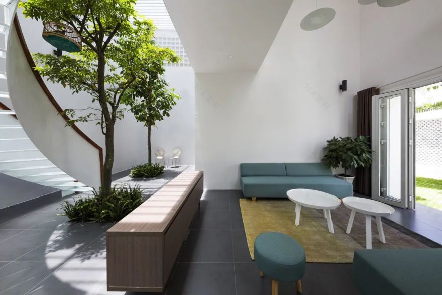 越南 T 住宅 | 花园联系私密空间的三口之家-25