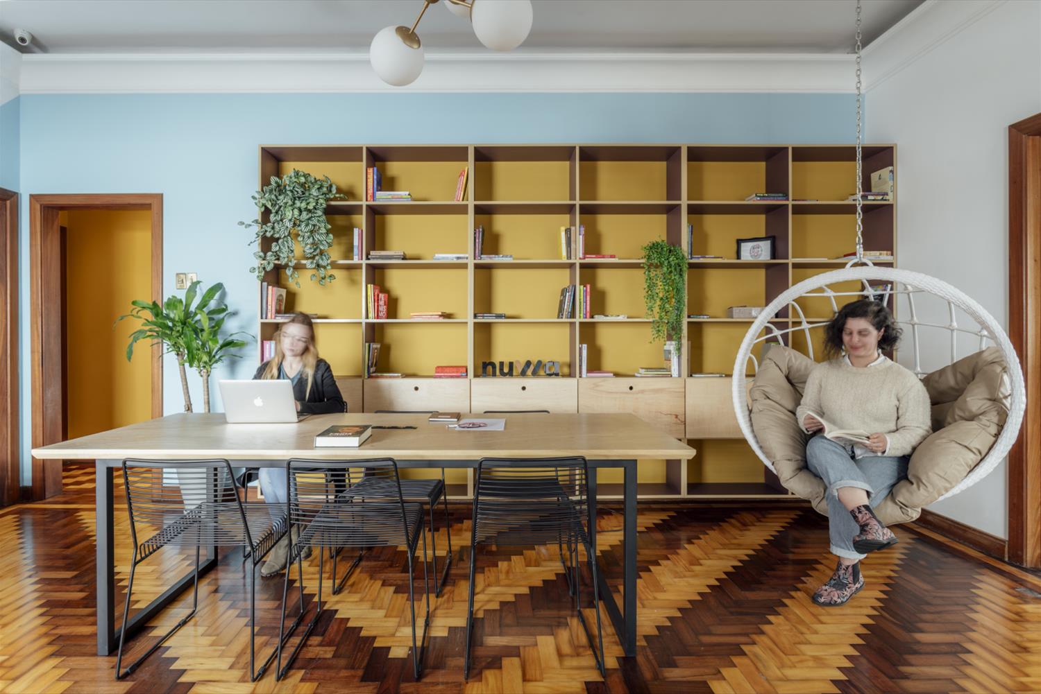 "巴西 Nuwa 女性共享办公空间，尊重历史建筑的现代设计"-2