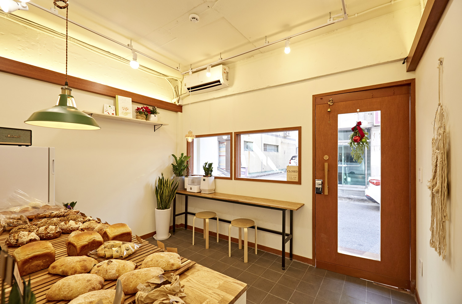 白色极简主义 | 韩国网红面包店的设计亮点-6