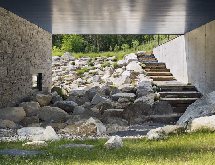 山间隐居的自然之居-31