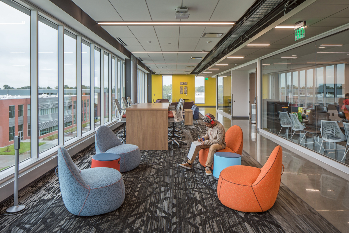 Holland Basham Architects 打造大学校园新地标-10