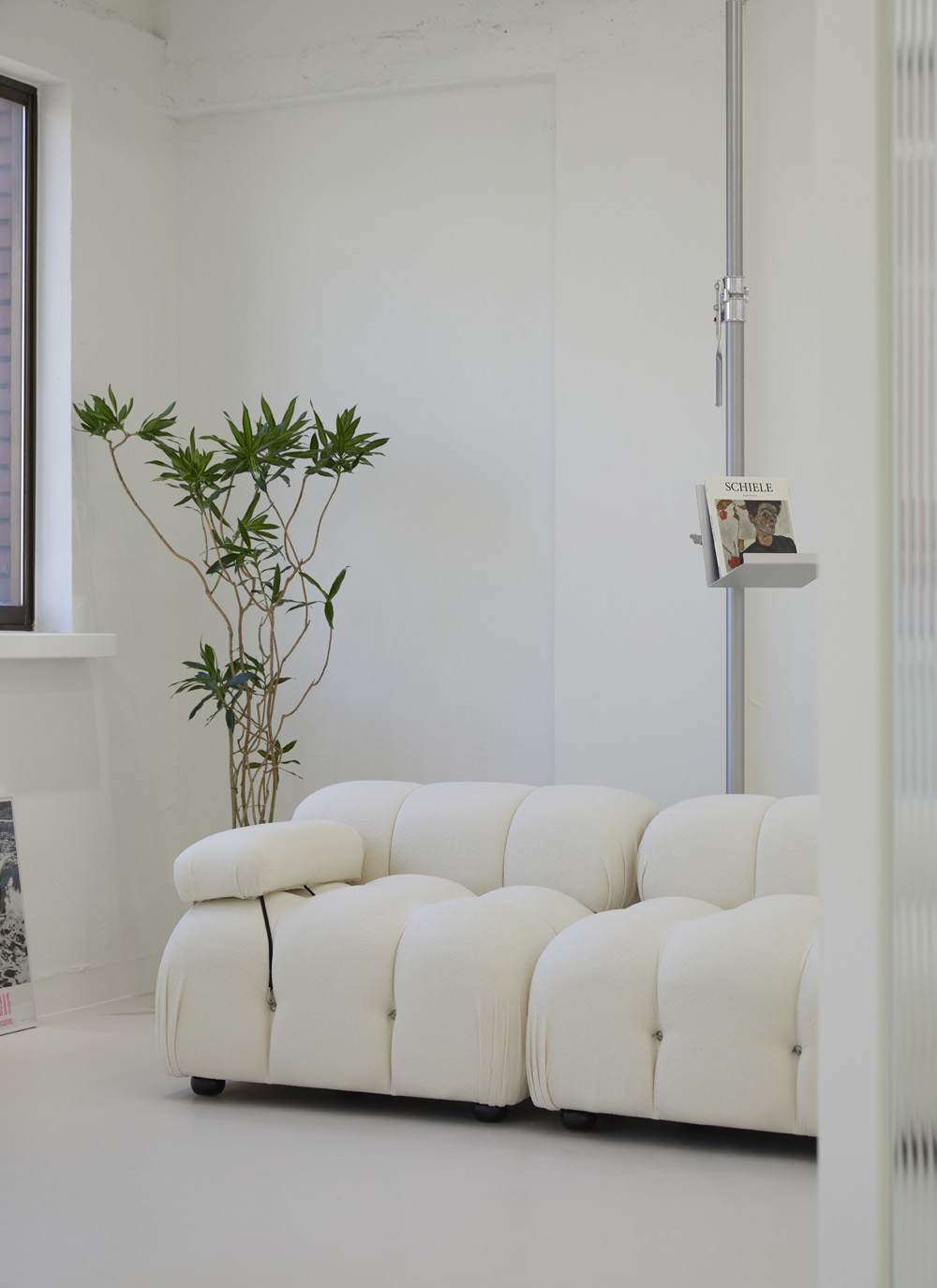 首尔 30 坪租赁公寓，极简白色调设计感空间-13