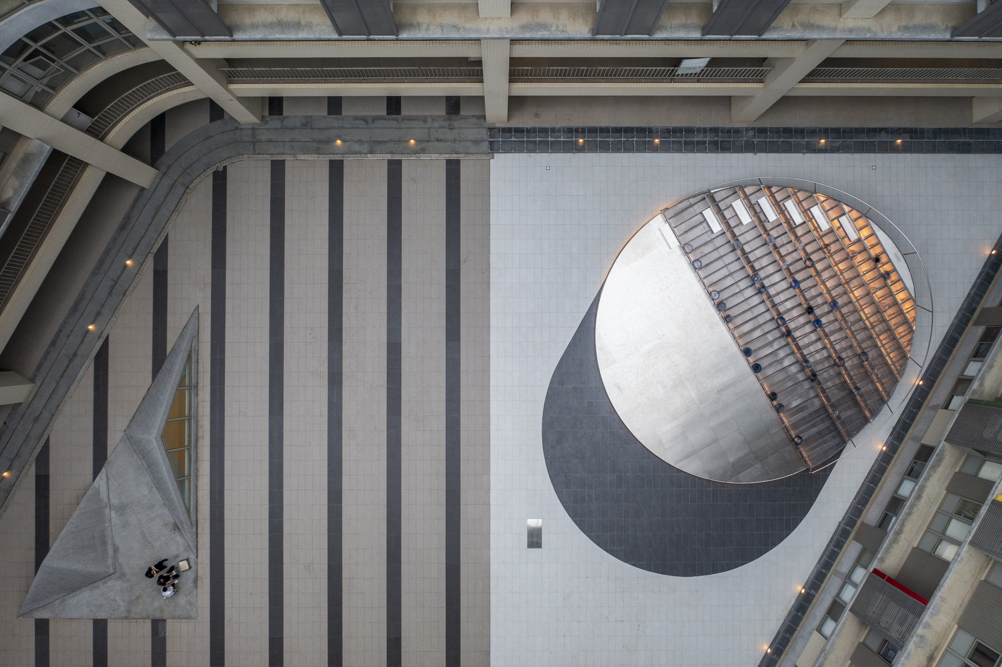 Dr. Yen-Son Huang Courtyard / JC. Architecture & Design-10