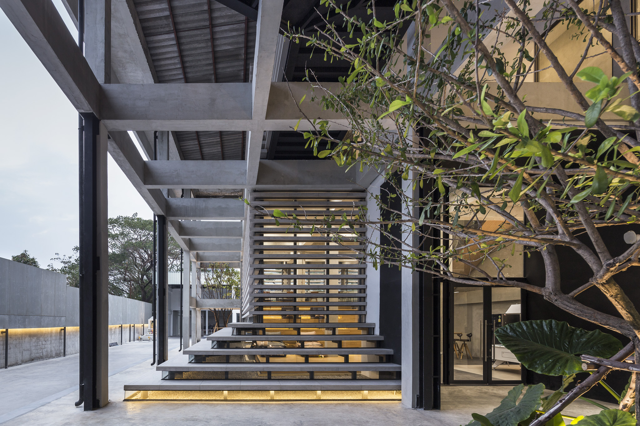 泰国废弃汽车服务中心变身高颜值设计社区-62