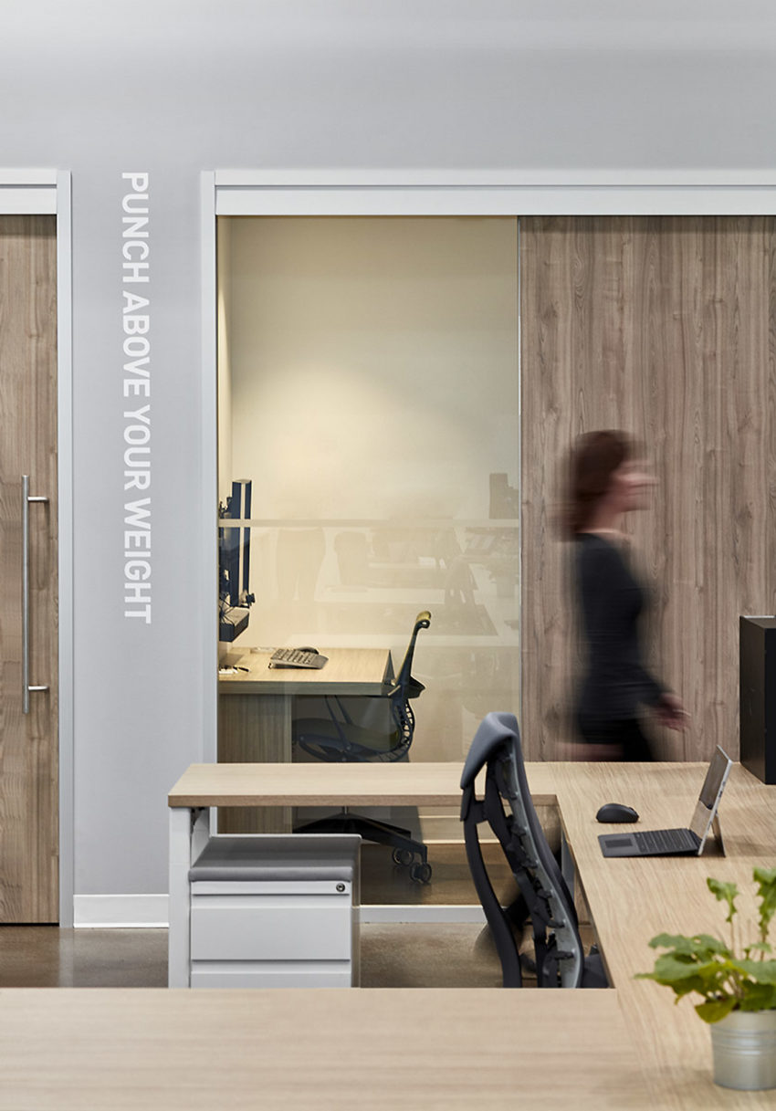 Innovative Aercoustics Offices created by iN Studio to inspired collaboration and productivity in employees 在Studio中创建的创新的爱乐库办公室,以激发员工的协作和工作效率-19