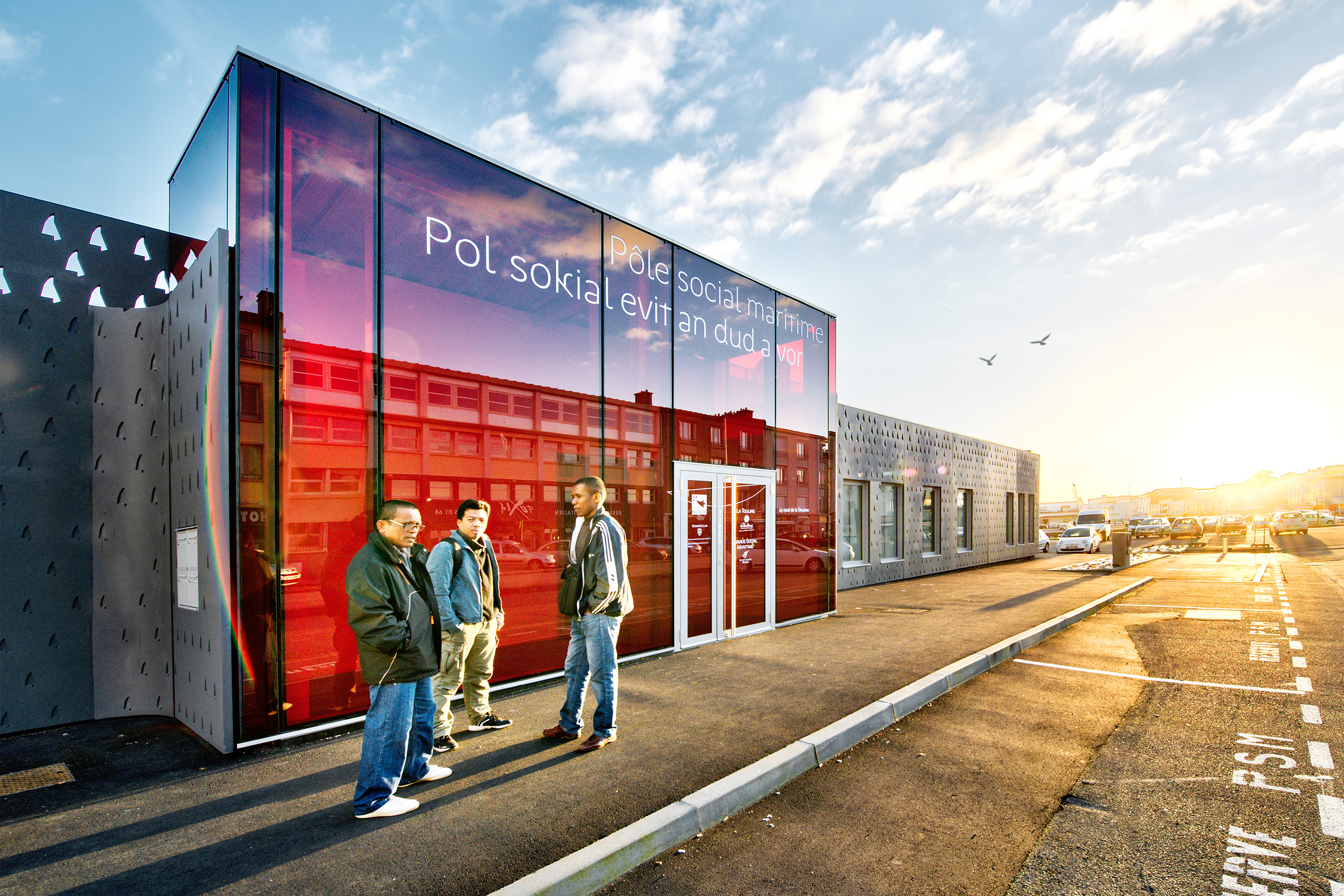 废弃建筑重生,海员社交中心成为港口新地标-5