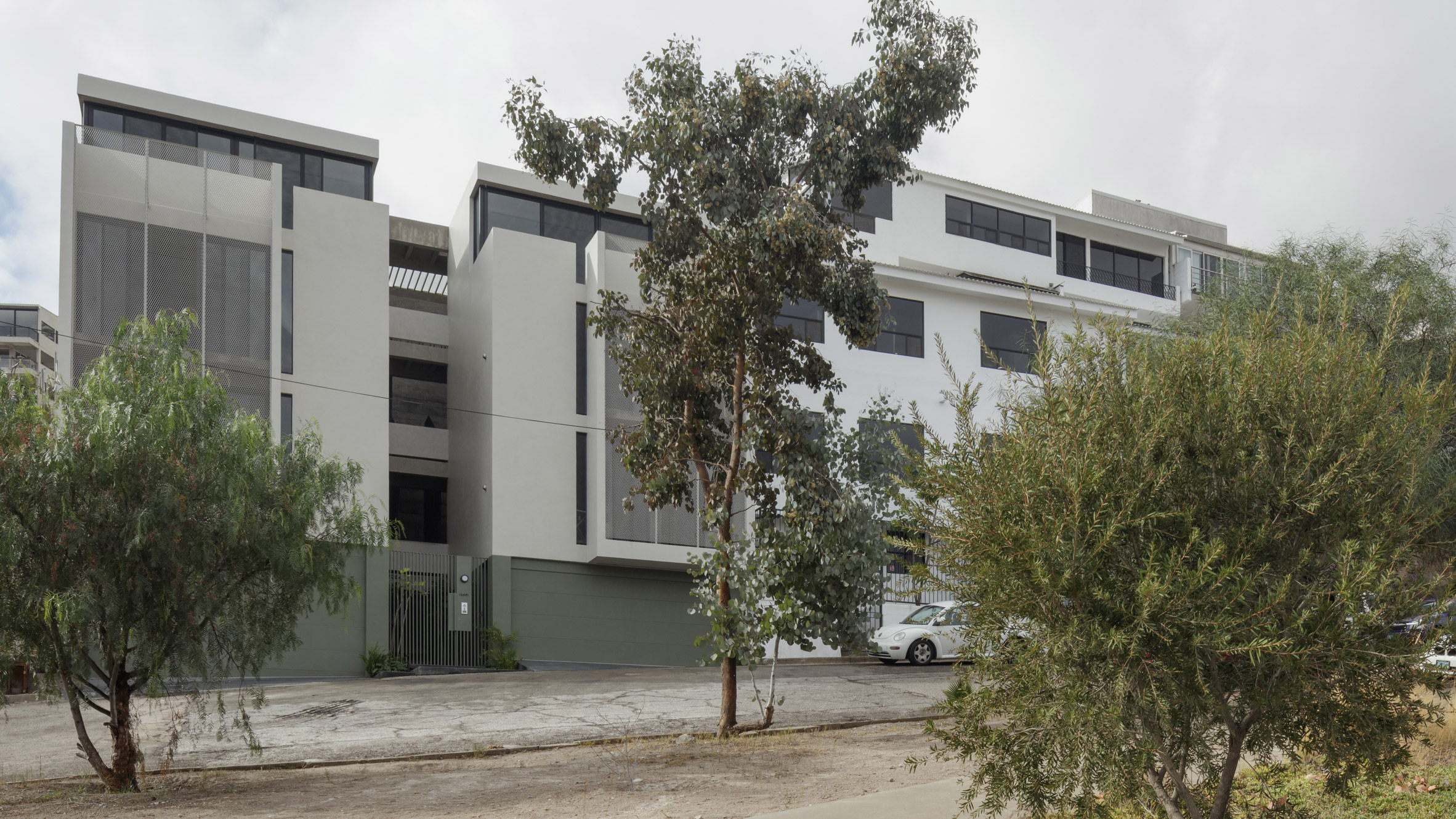 蒂华纳混凝土公寓 | 简洁设计与环保材料的完美结合-0