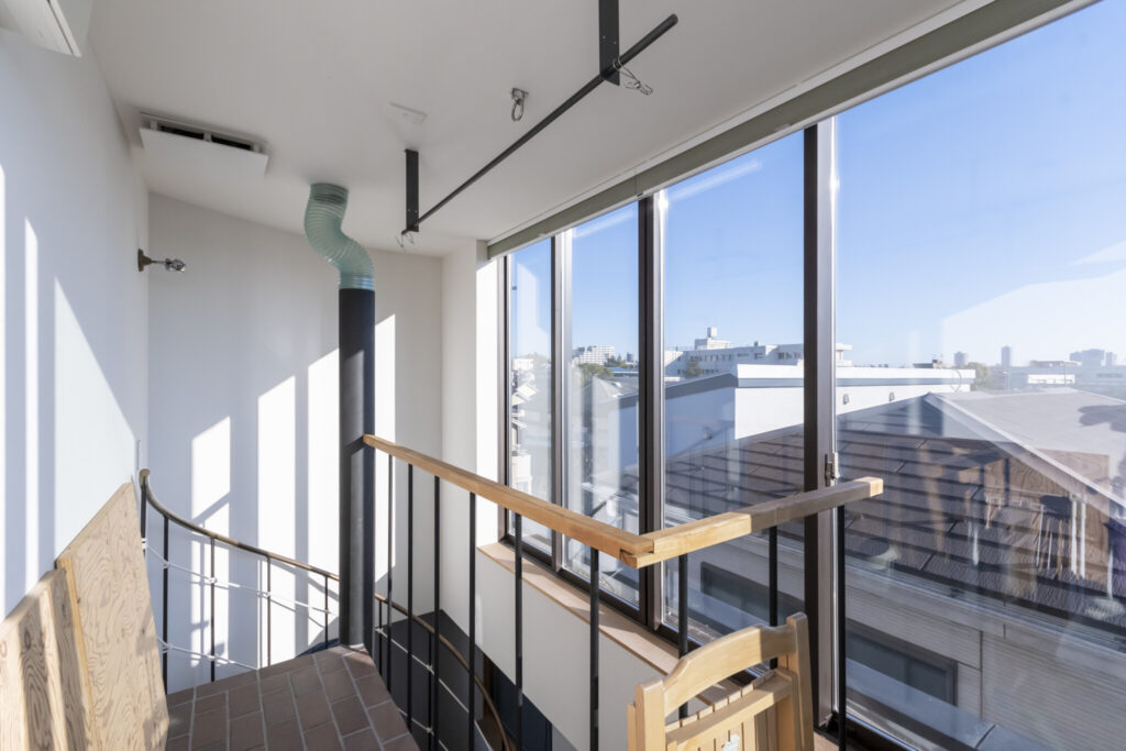 都市型パッシブデザインの家 自然素材にこだわり経年美を楽しみながら暮らす | Architecture | 100%LiFE-4