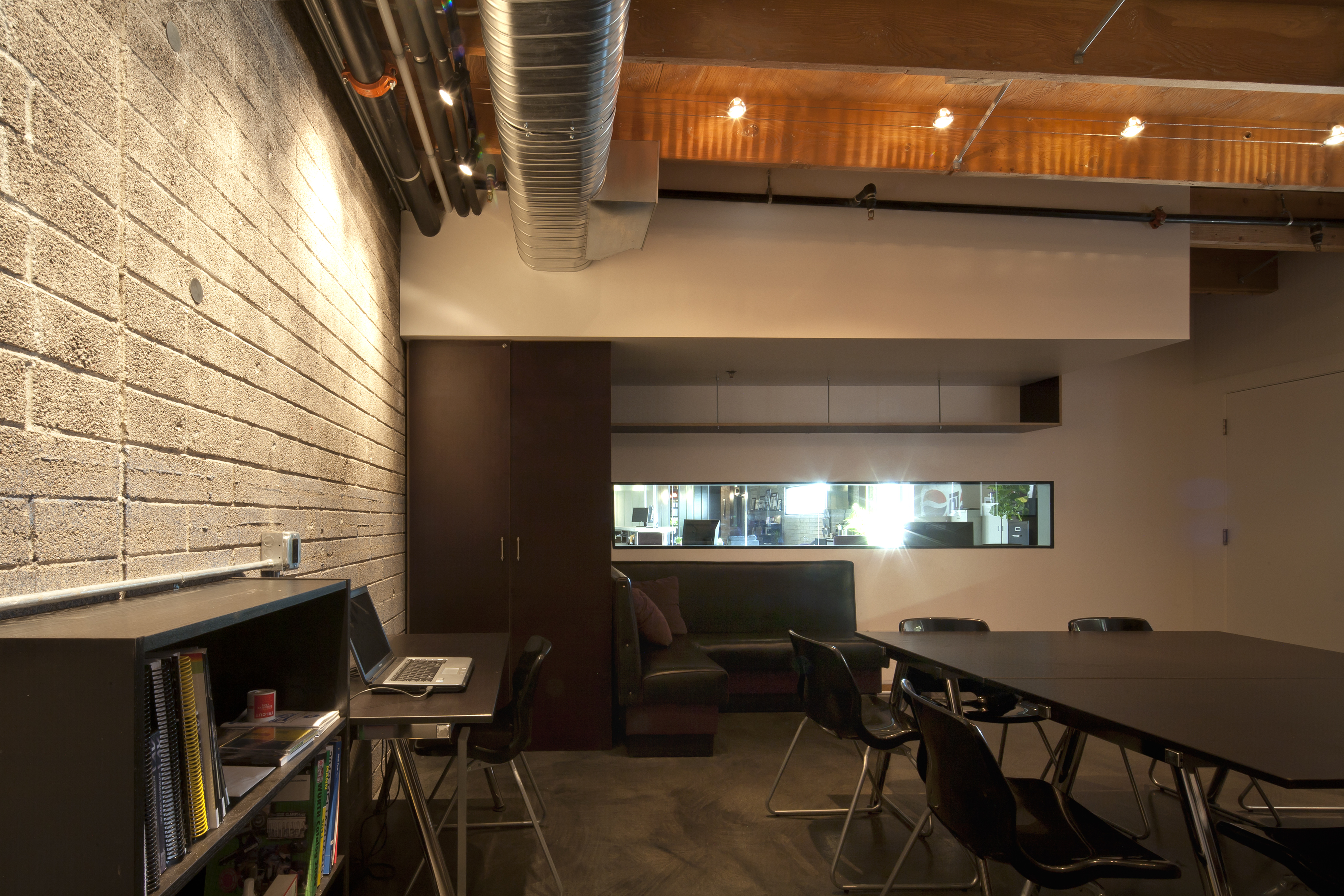 180 度汽车维修站 | 环保设计,打造社区交流空间-13