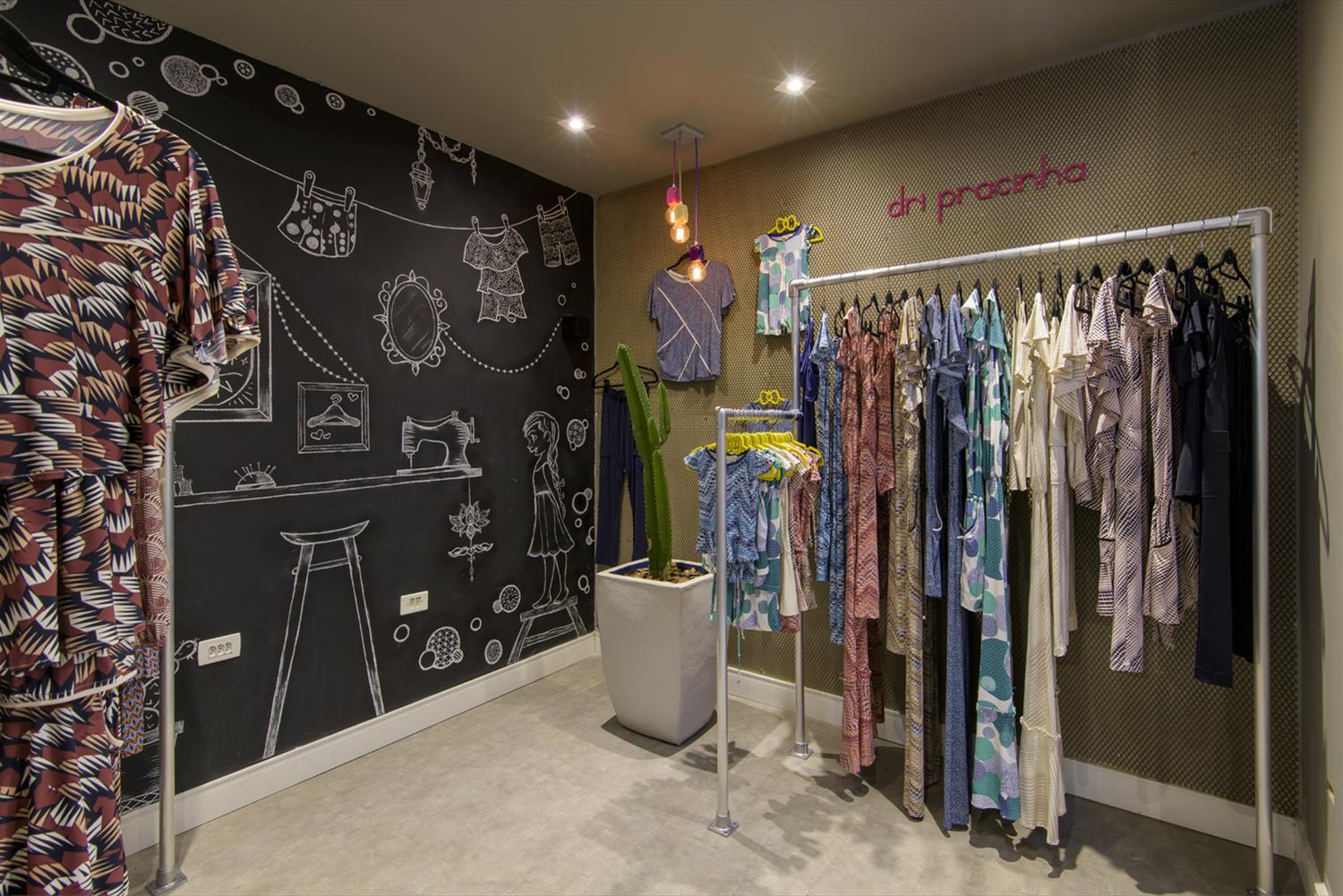 Loja Adriana Praça · Juliana Fabrizzi 的环保木质设计魅力-9