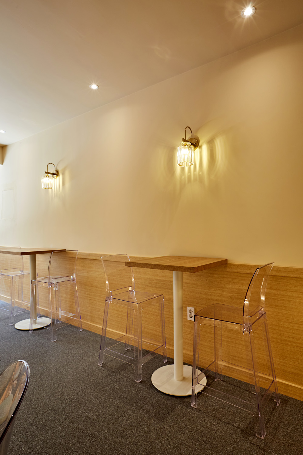 13 坪天安咖啡馆 | 明亮温馨的白色&木质空间-14